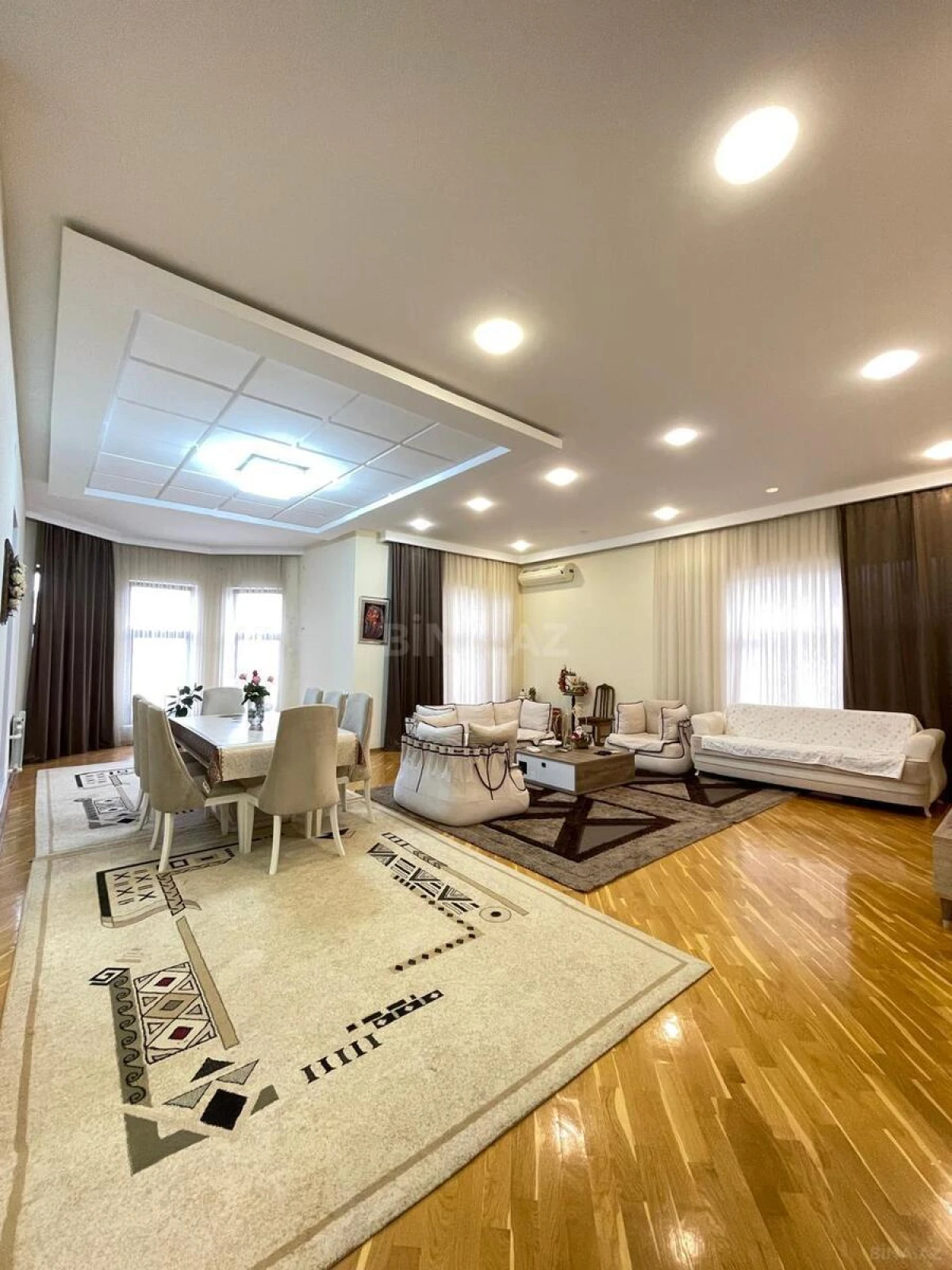 Satılır 7 otaqlı həyət evi 700 m²
