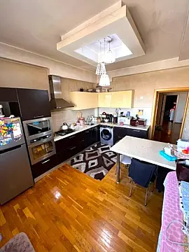 Satılır 2 otaqlı mənzil 110 m²