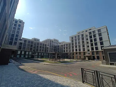 Satılır 4 otaqlı mənzil 130 m²
