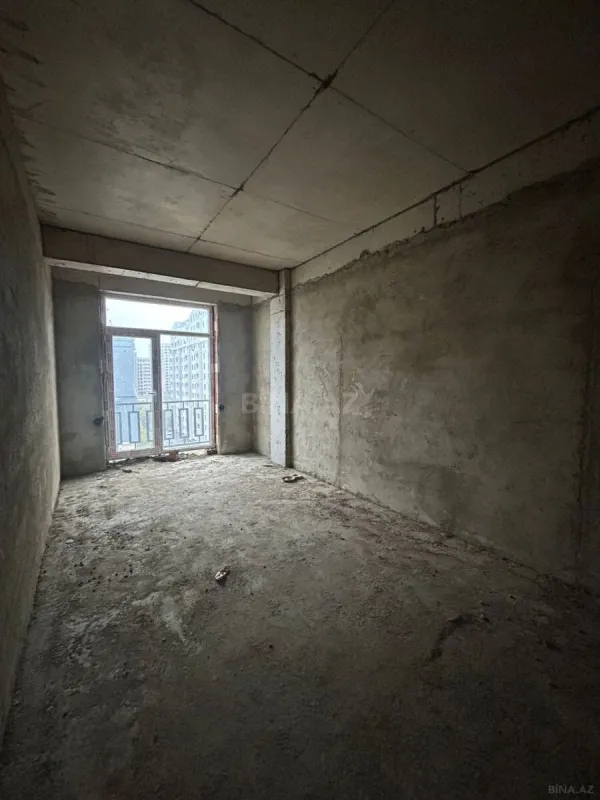 Satılır 4 otaqlı mənzil 130 m²