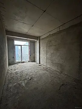 Satılır 4 otaqlı mənzil 130 m²