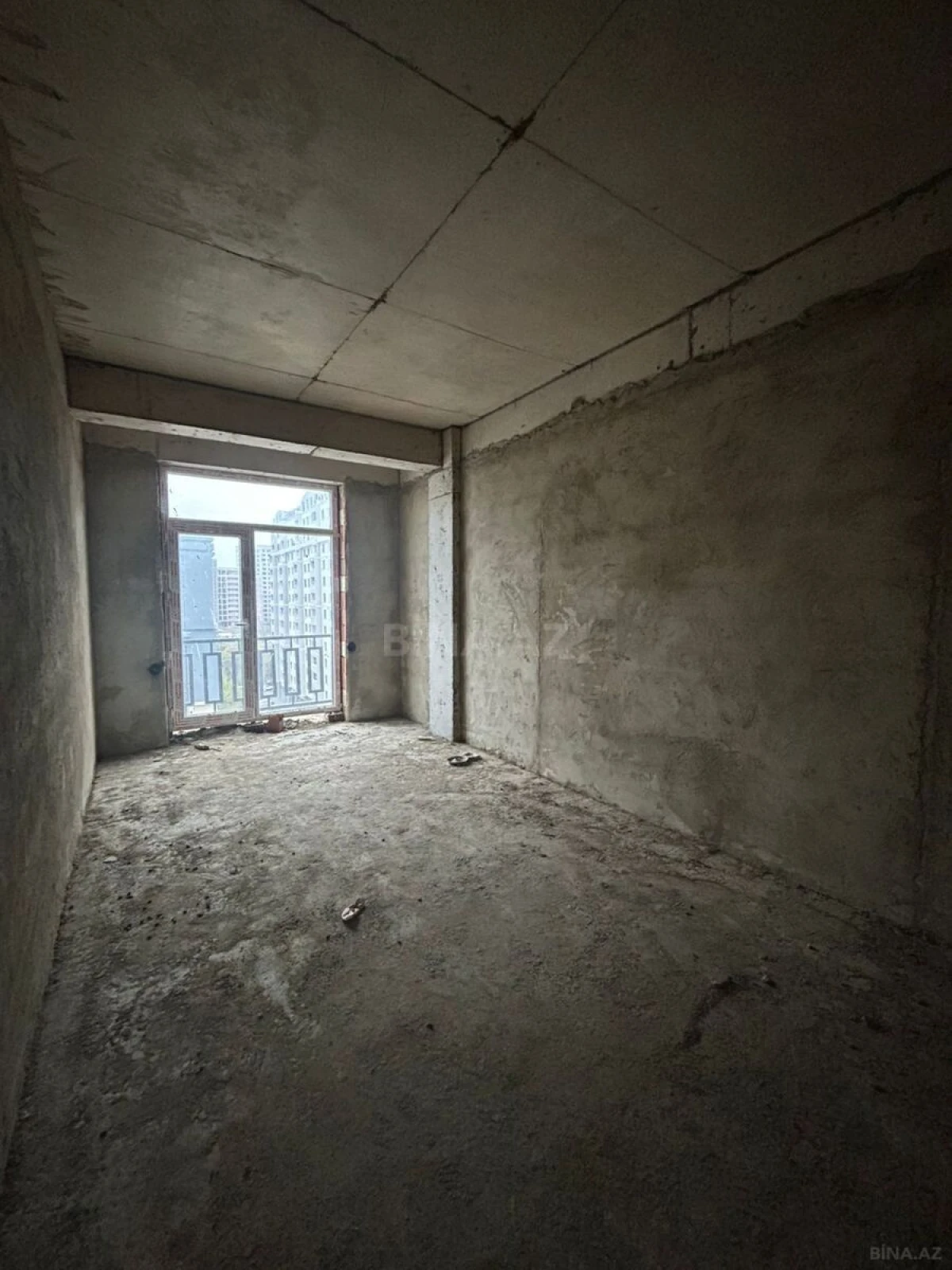 Satılır 4 otaqlı mənzil 130 m²