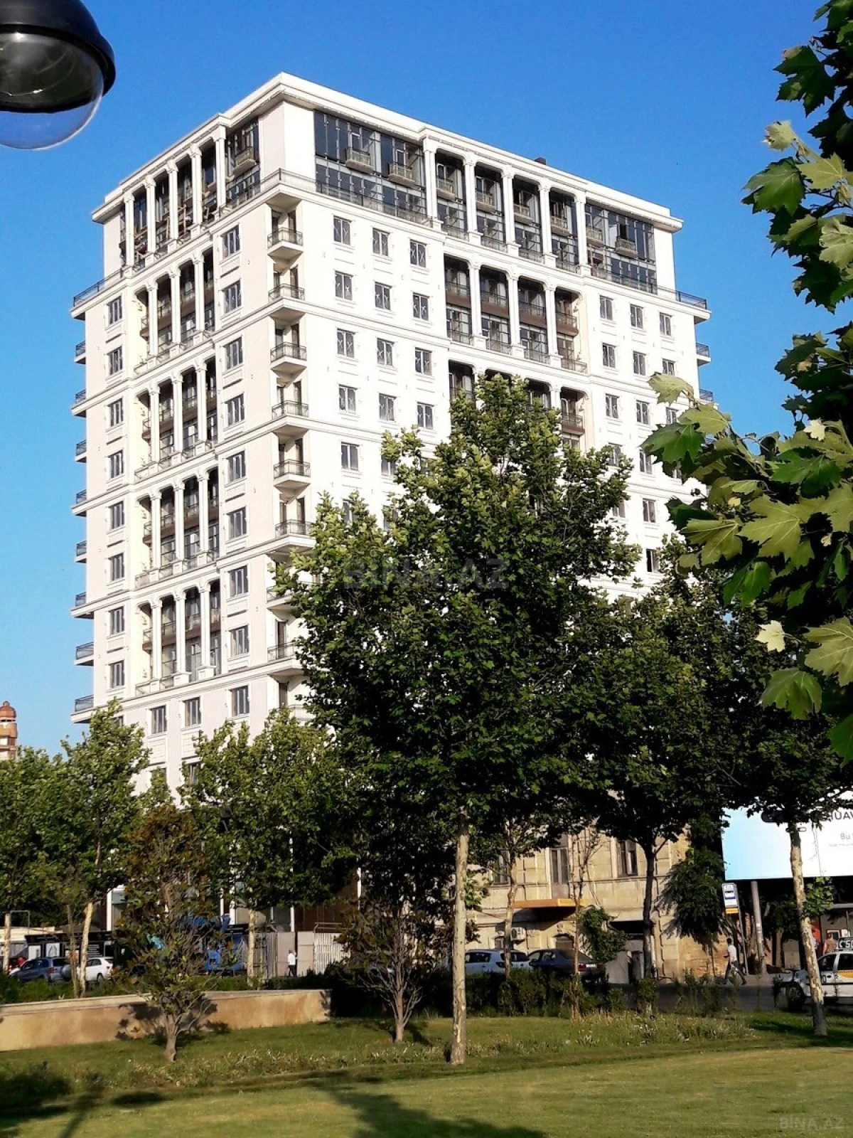 Satılır 3 otaqlı mənzil 186 m²
