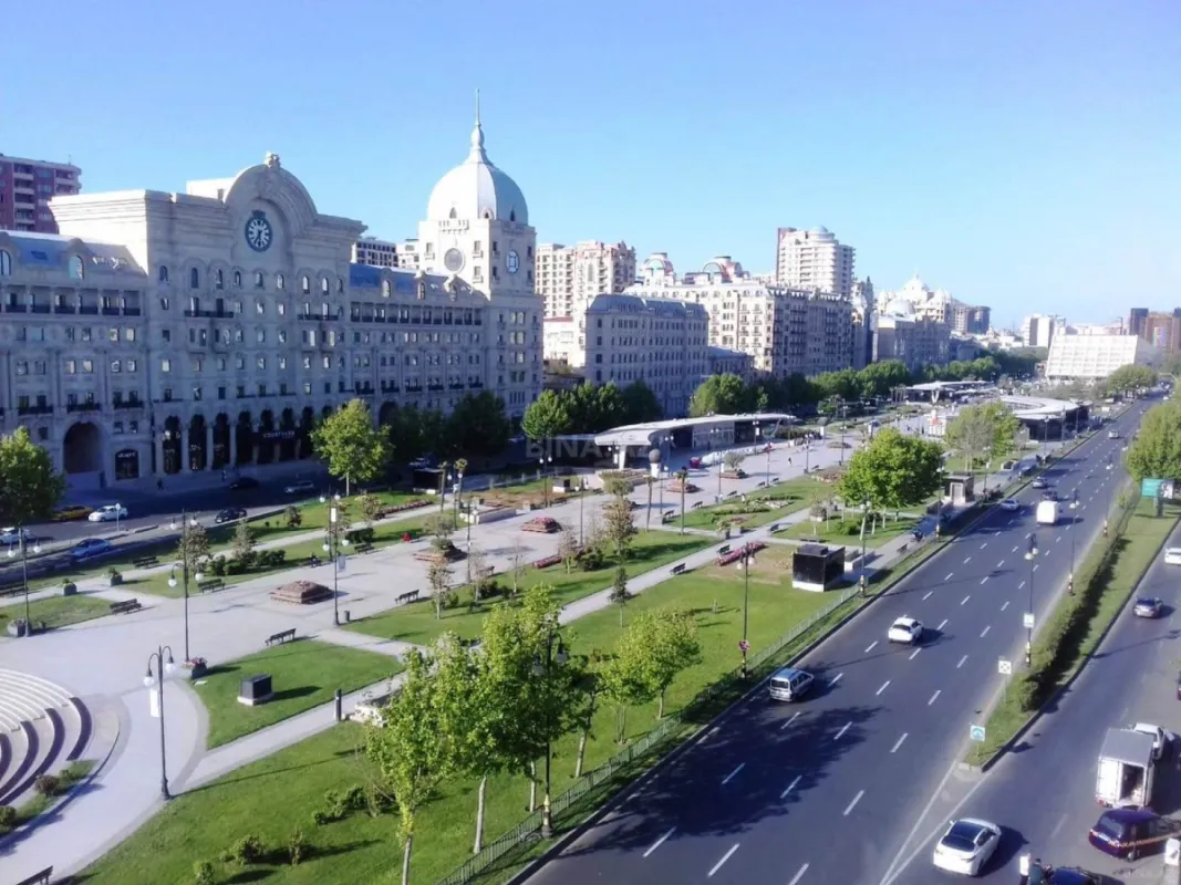 Satılır 3 otaqlı mənzil 186 m²