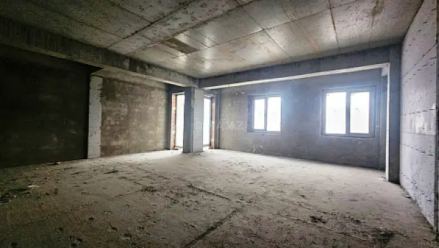 Satılır 3 otaqlı mənzil 186 m²