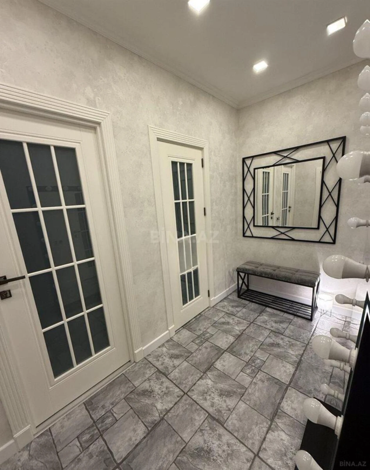 Satılır 2 otaqlı mənzil 58.8 m²