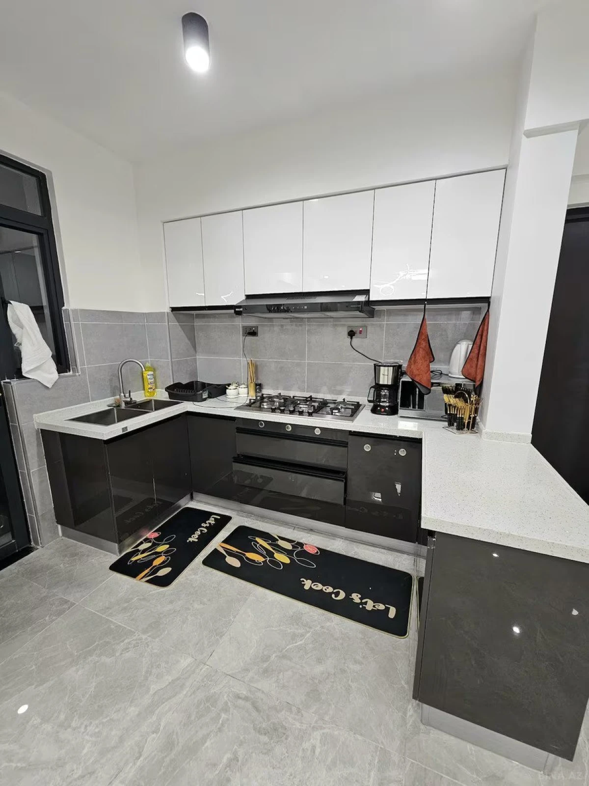 Kirayə verilir 2 otaqlı mənzil 81 m²