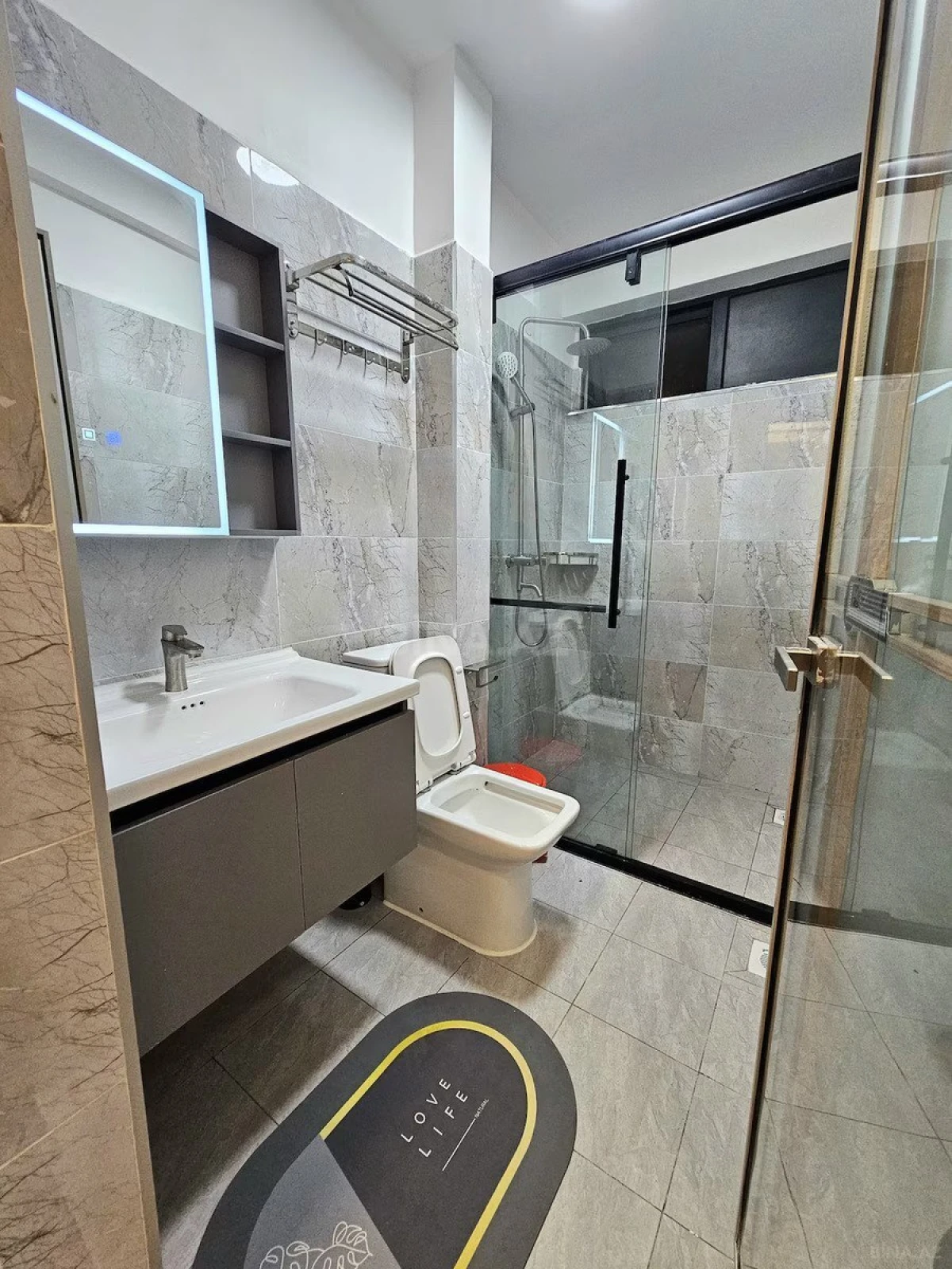 Kirayə verilir 2 otaqlı mənzil 81 m²