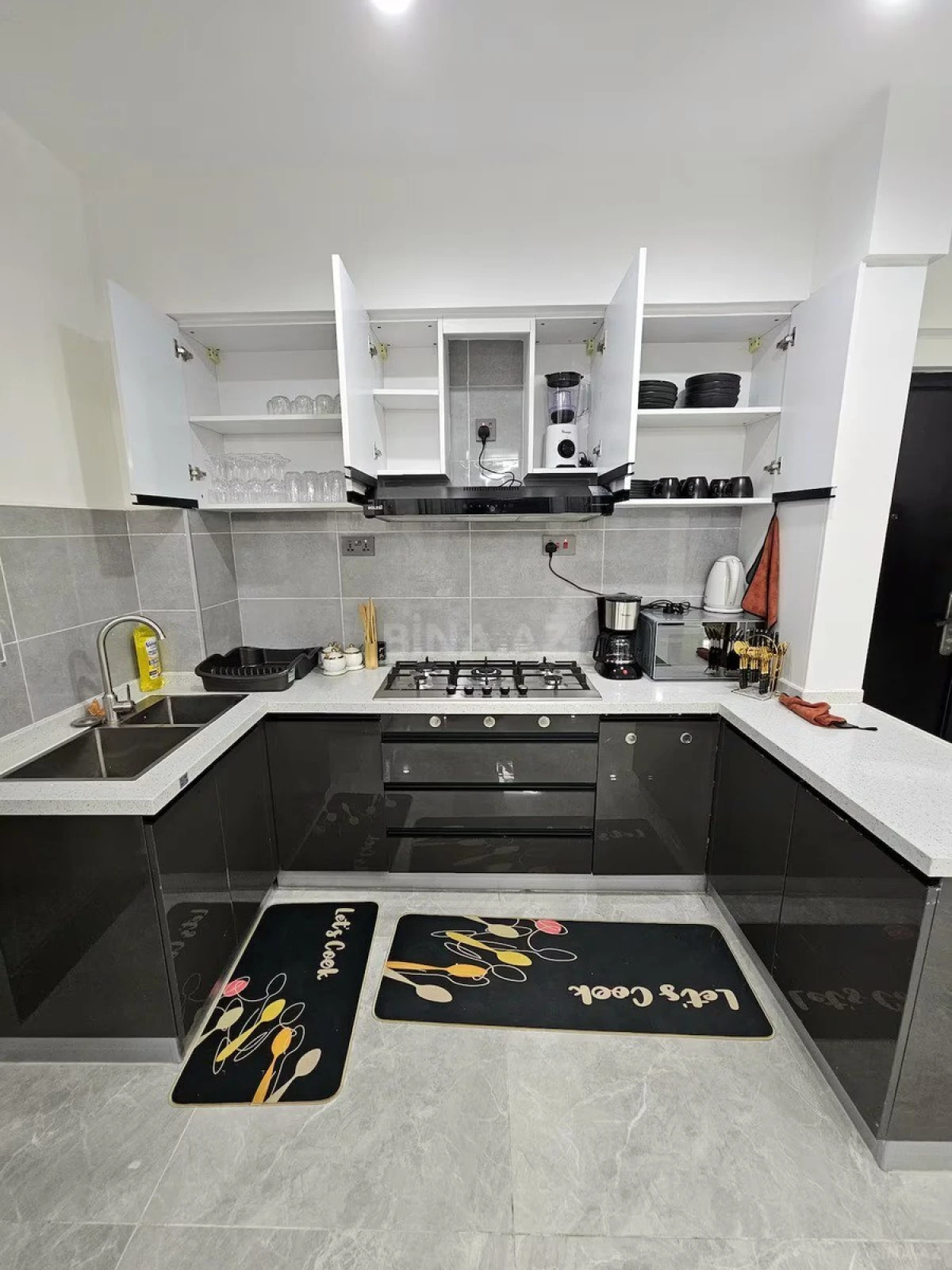 Kirayə verilir 2 otaqlı mənzil 81 m²