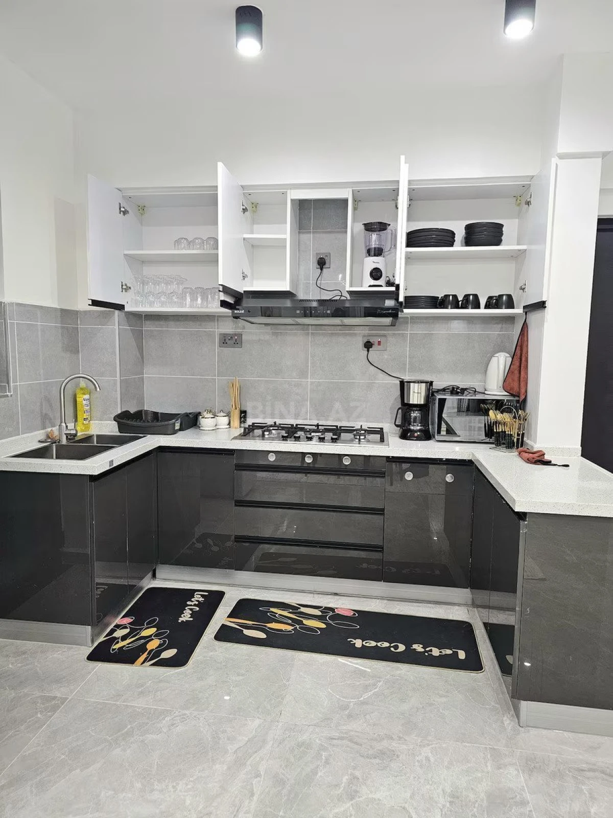 Kirayə verilir 2 otaqlı mənzil 81 m²