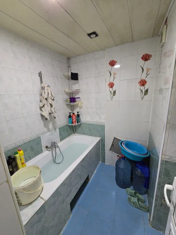 Satılır 4 otaqlı mənzil 100 m²