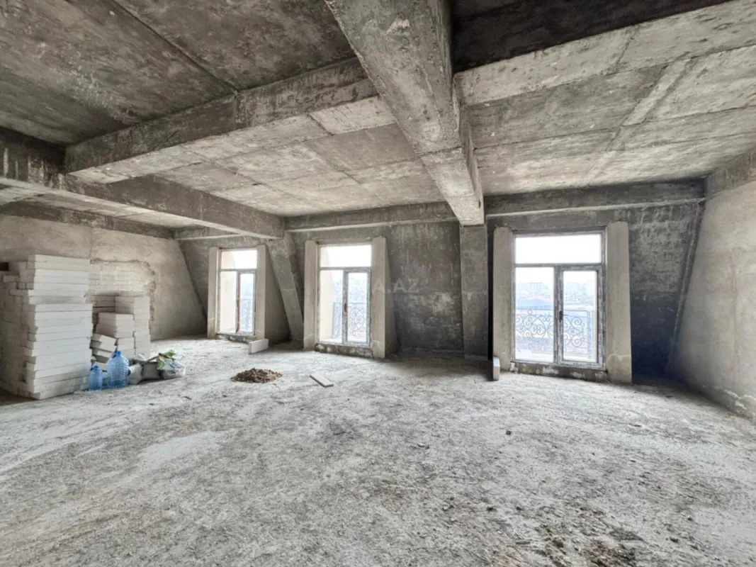 Satılır 4 otaqlı mənzil 148 m²