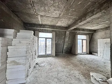 Satılır 4 otaqlı mənzil 148 m²