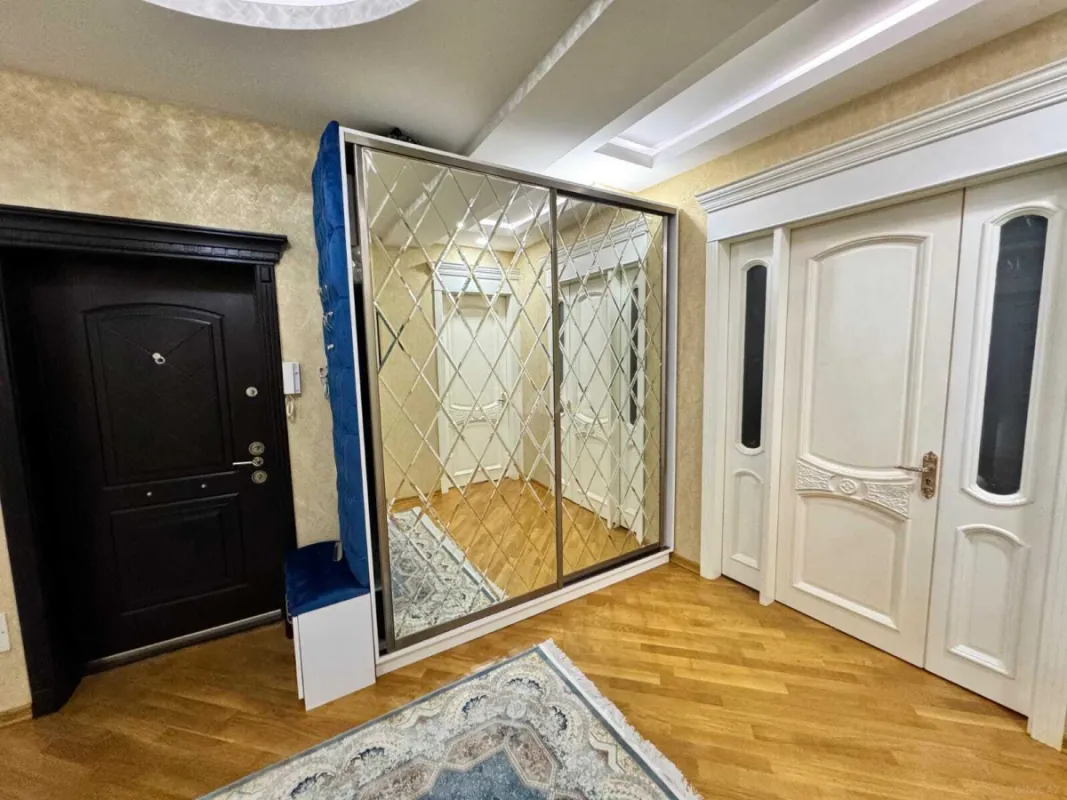 Satılır 3 otaqlı mənzil 137 m²