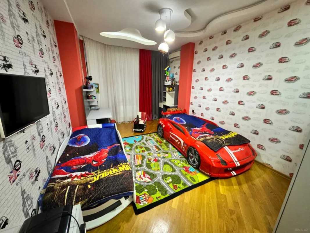 Satılır 3 otaqlı mənzil 137 m²