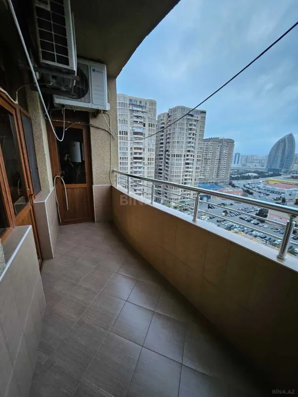 Satılır 3 otaqlı mənzil 137 m²