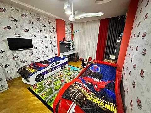 Satılır 3 otaqlı mənzil 137 m²