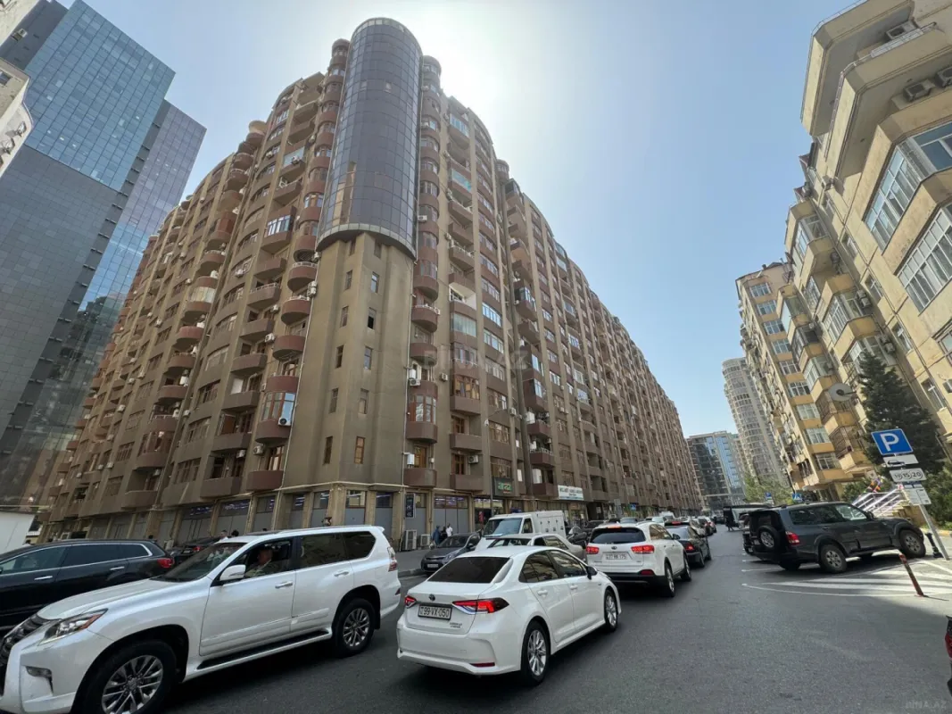 Satılır 3 otaqlı mənzil 137 m²
