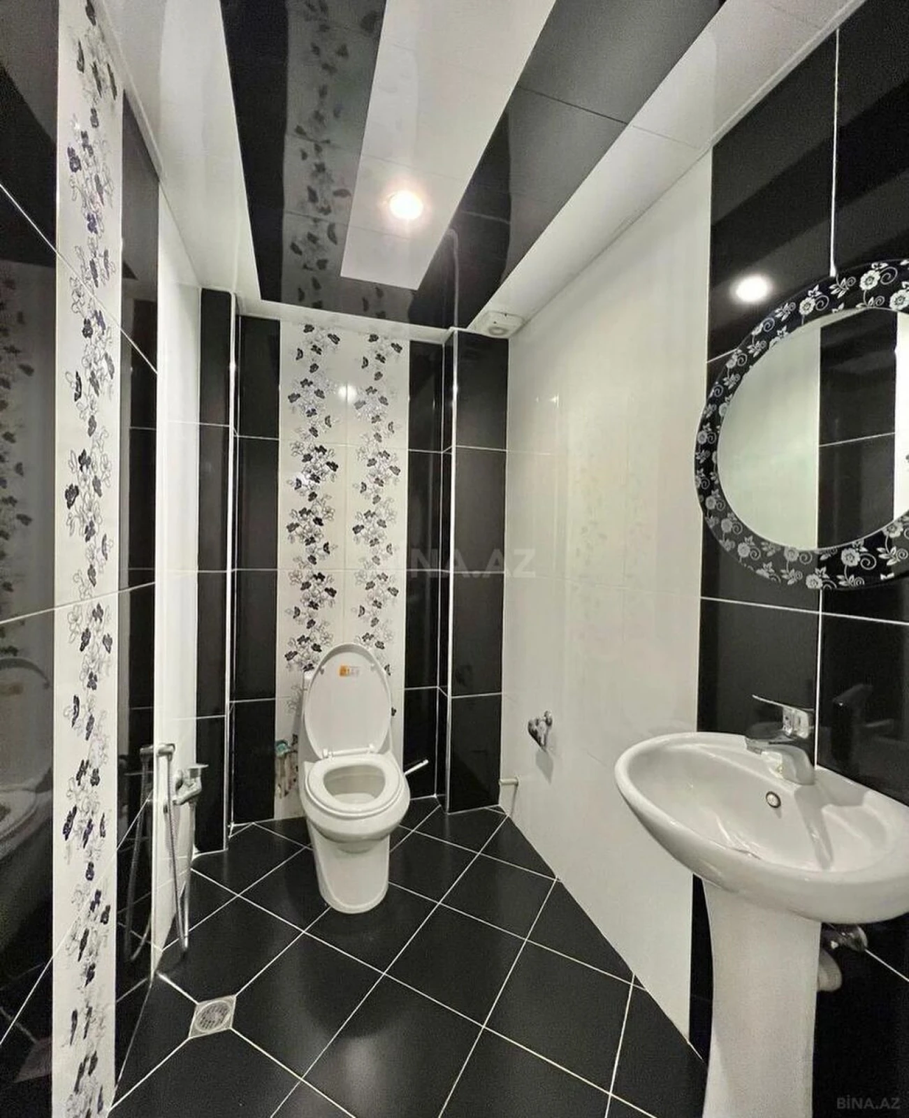 Satılır 3 otaqlı mənzil 145 m²