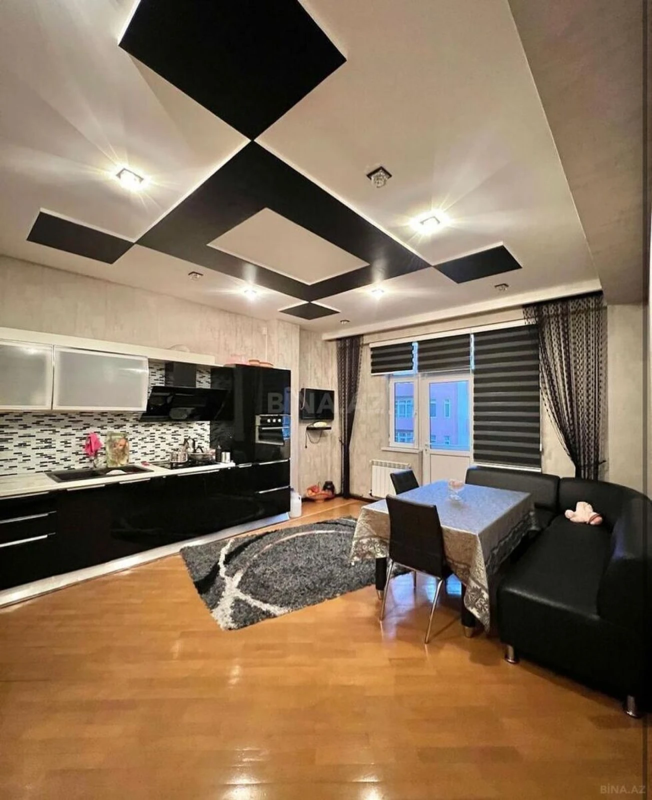 Satılır 3 otaqlı mənzil 145 m²