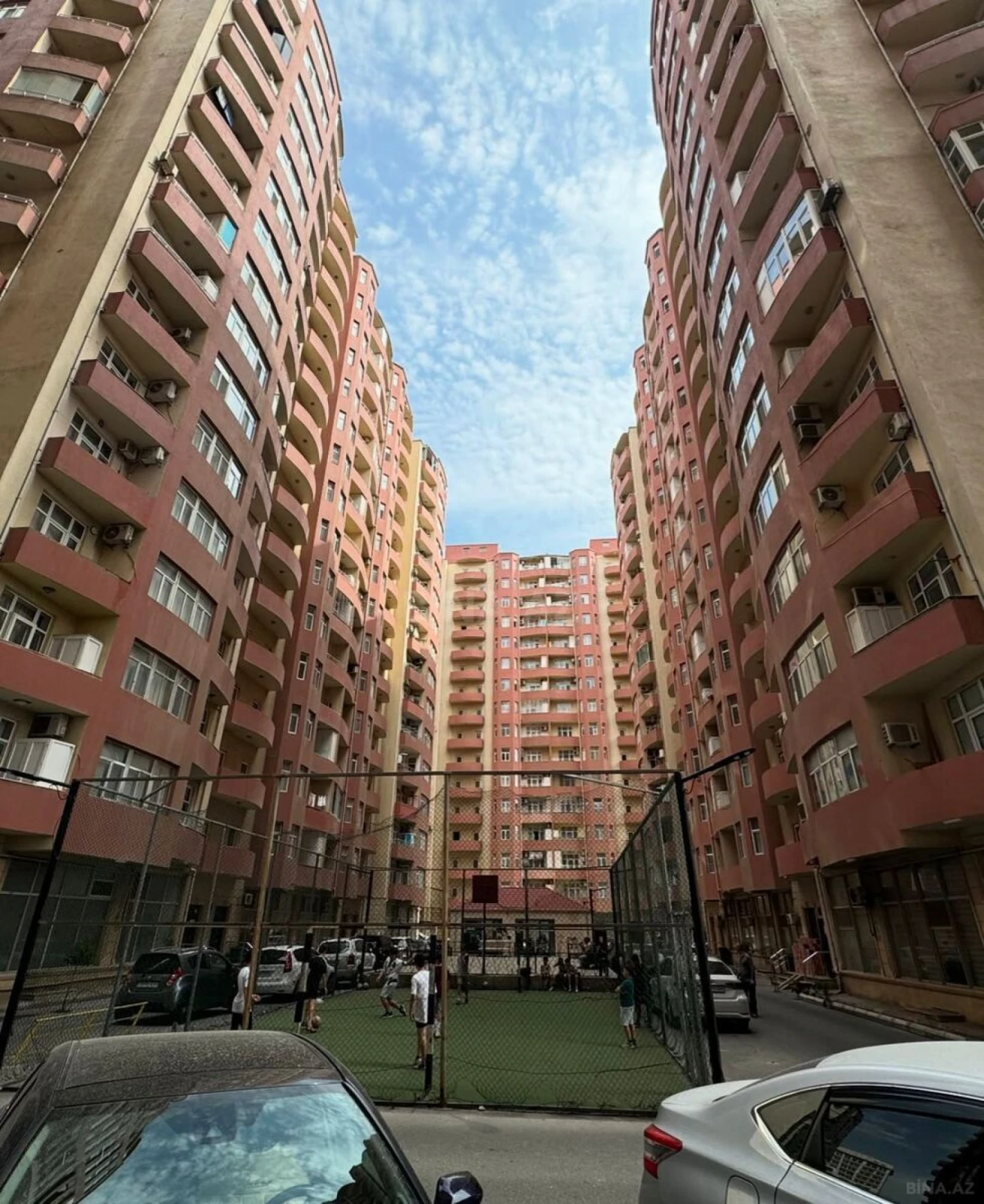 Satılır 3 otaqlı mənzil 145 m²