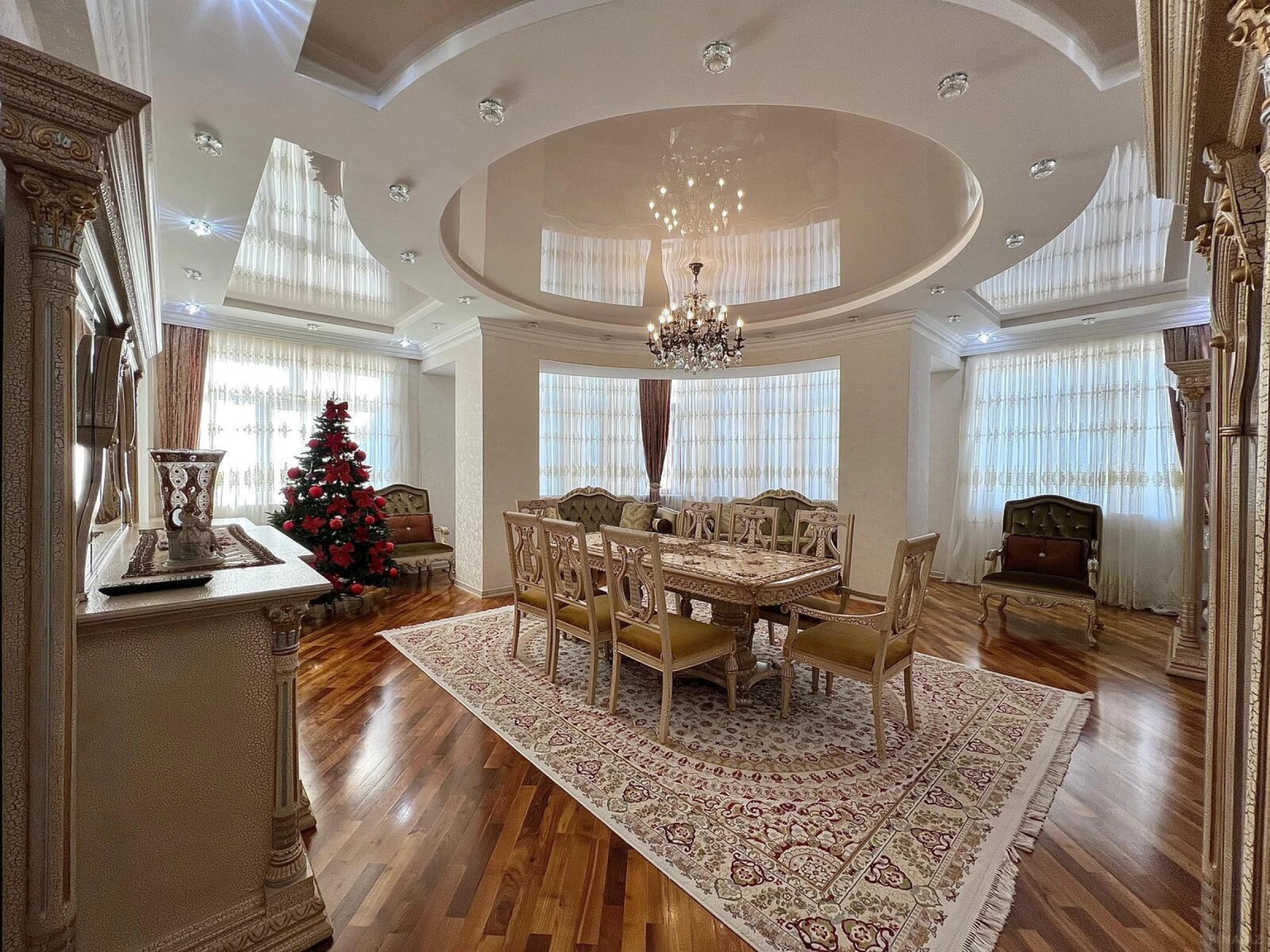 Satılır 4 otaqlı mənzil 215 m²