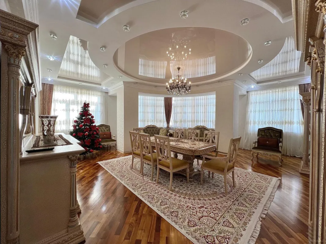 Satılır 4 otaqlı mənzil 215 m²