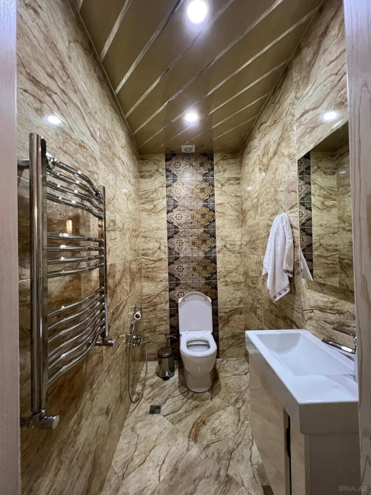 Satılır 4 otaqlı mənzil 215 m²