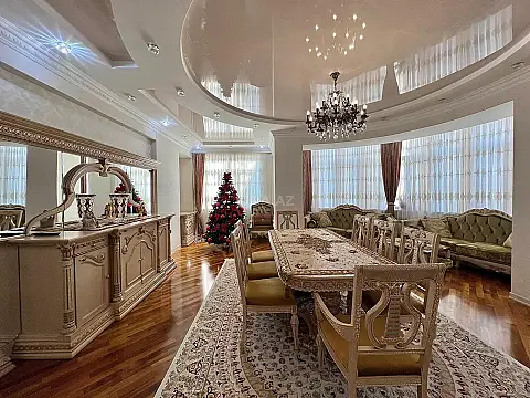 Satılır 4 otaqlı mənzil 215 m²