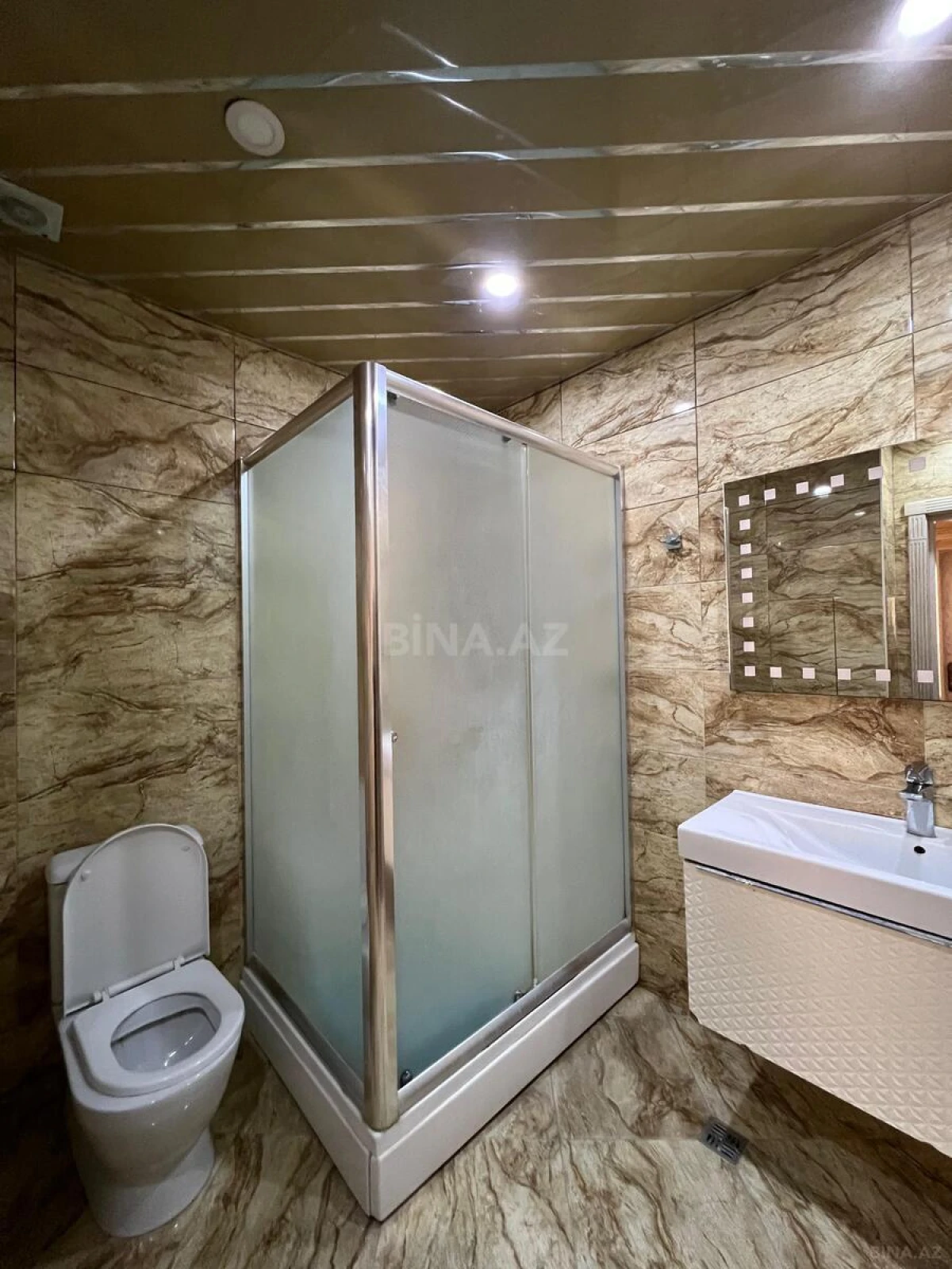 Satılır 4 otaqlı mənzil 215 m²