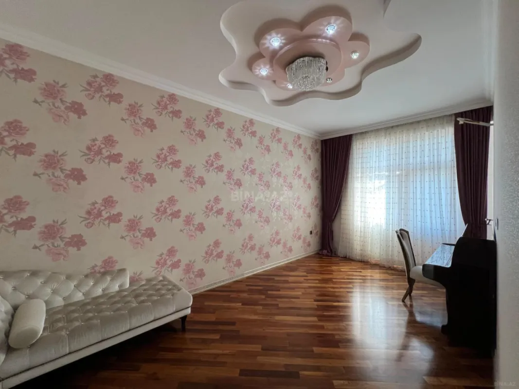 Satılır 4 otaqlı mənzil 215 m²