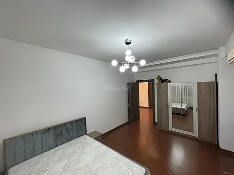 Satılır 3 otaqlı mənzil 131 m²