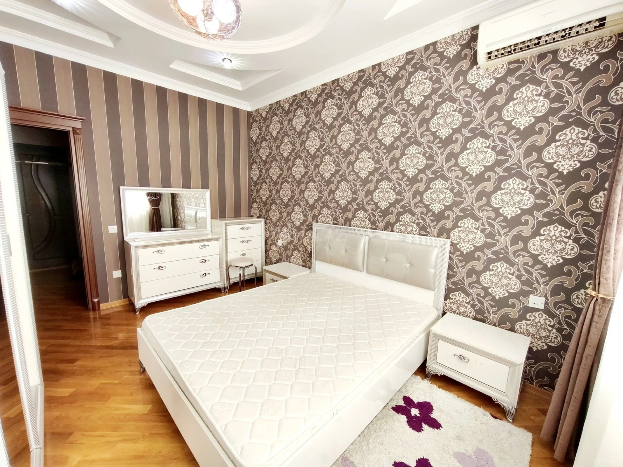 Satılır 3 otaqlı mənzil 110 m²