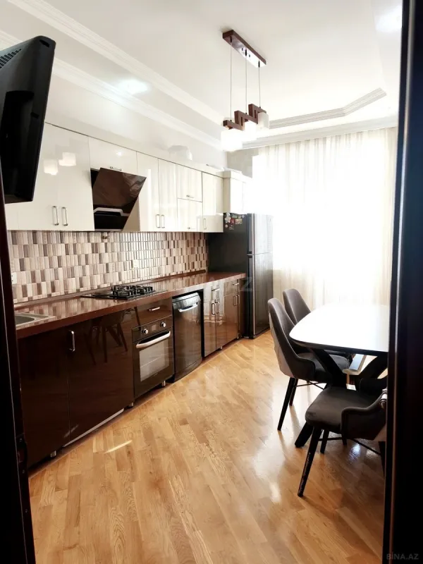 Satılır 3 otaqlı mənzil 110 m²
