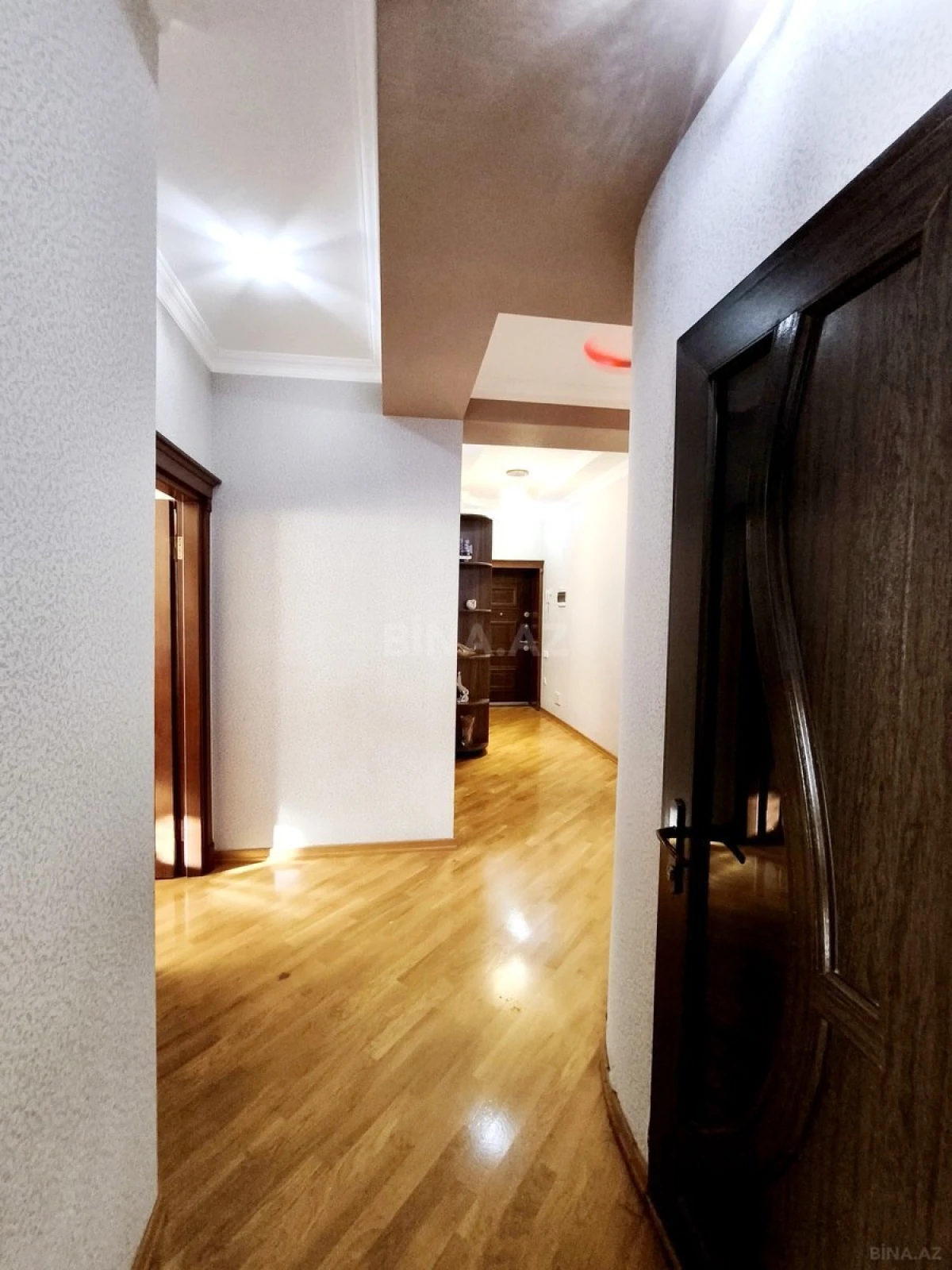 Satılır 3 otaqlı mənzil 110 m²