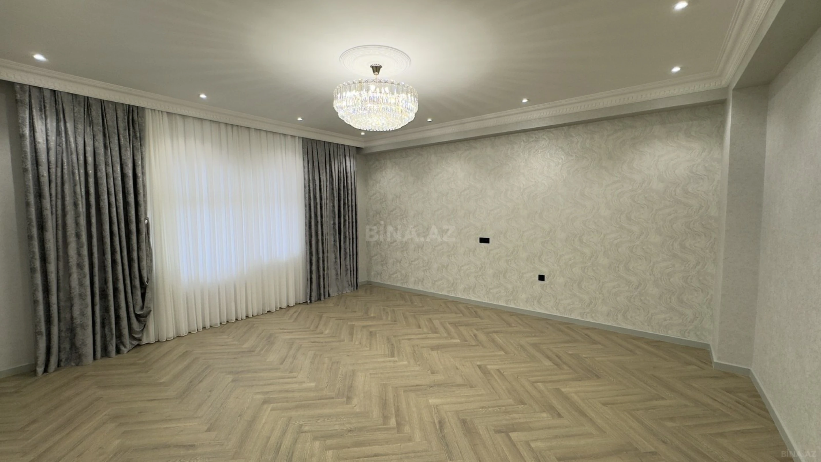 Satılır 3 otaqlı mənzil 160 m²