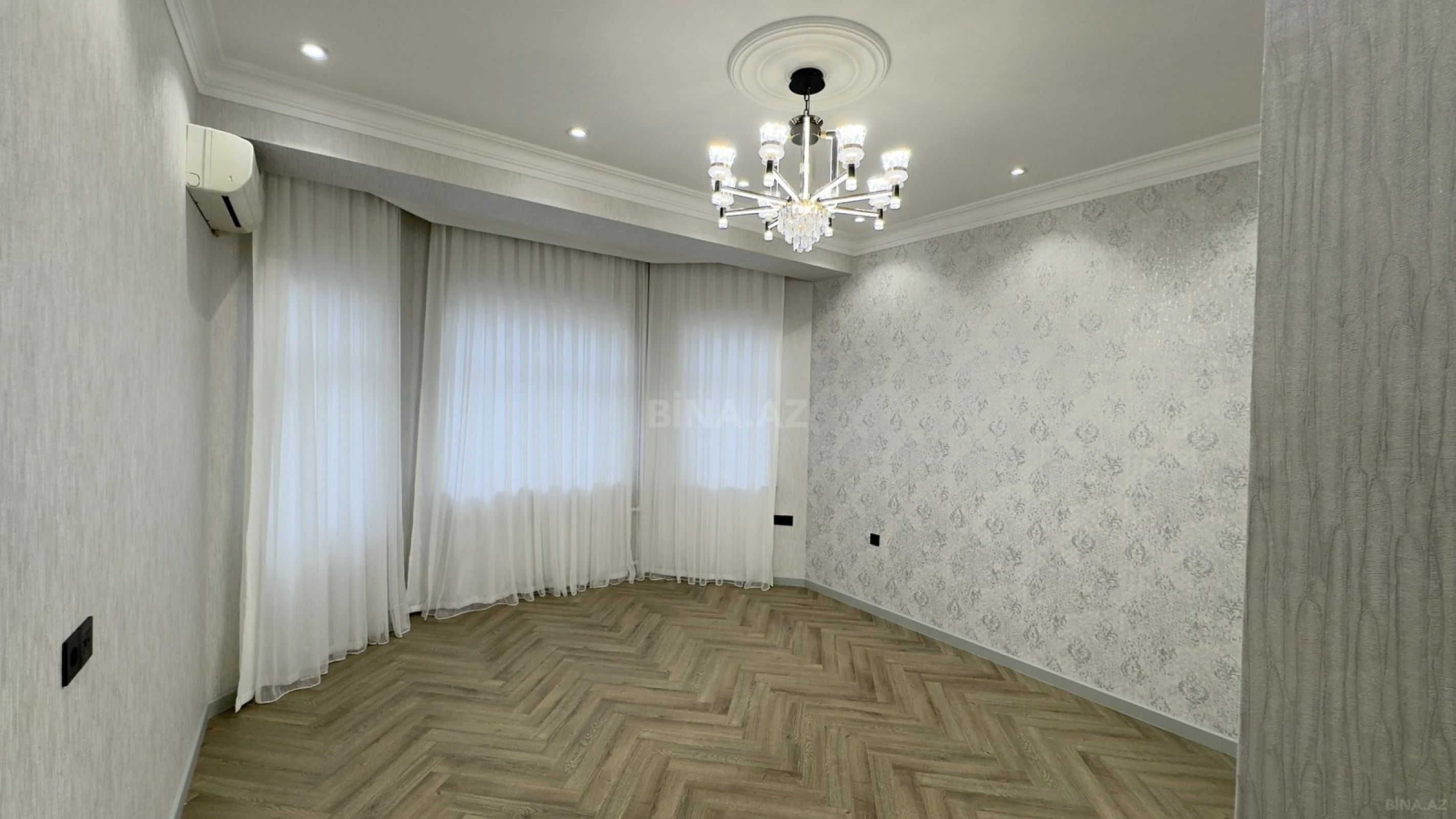 Satılır 3 otaqlı mənzil 160 m²