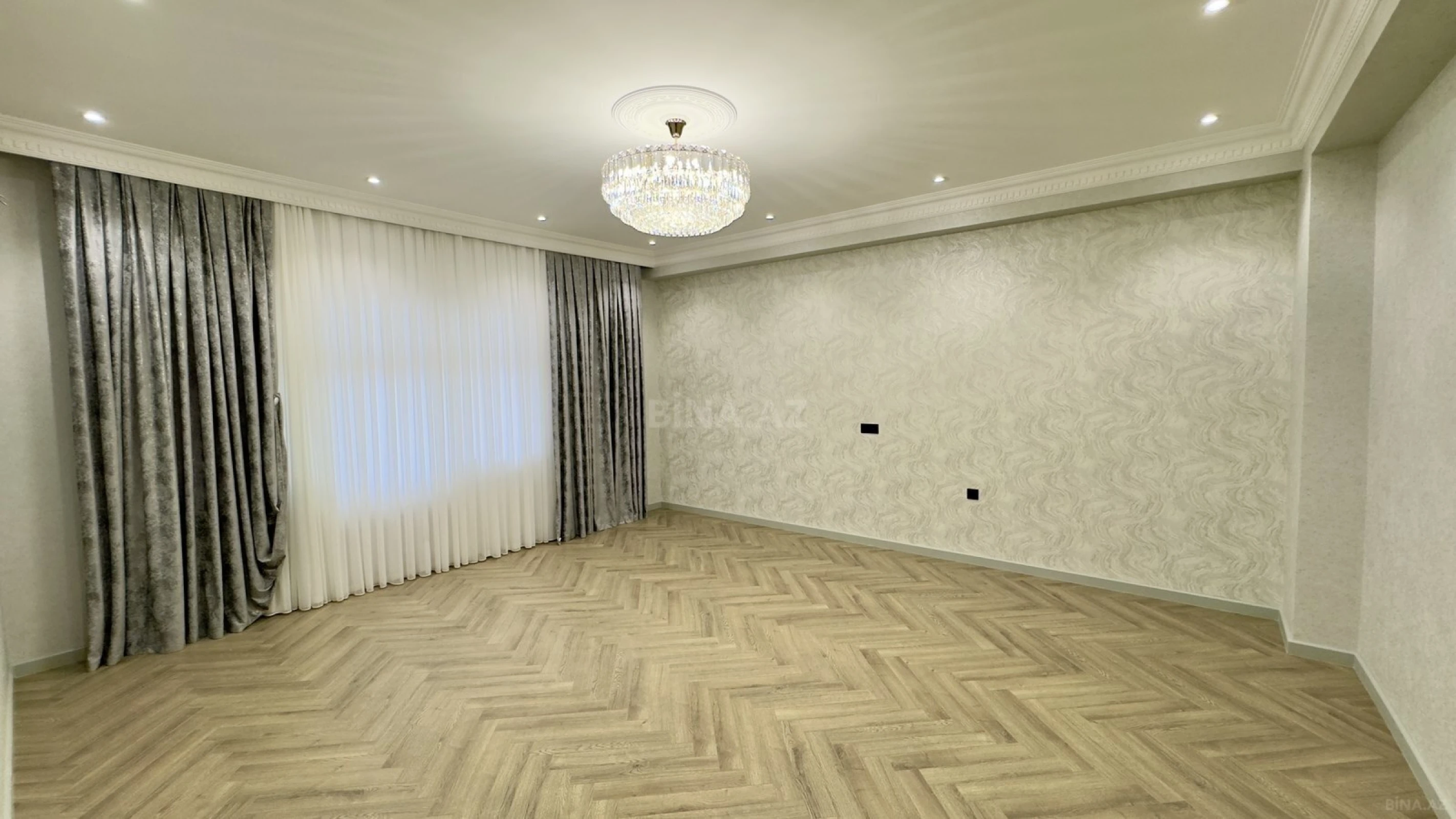 Satılır 3 otaqlı mənzil 160 m²