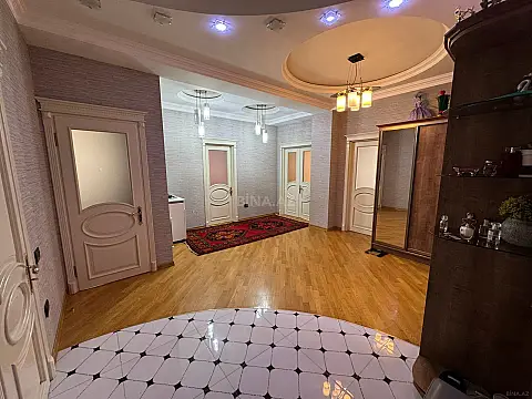 Satılır 3 otaqlı mənzil 145 m²
