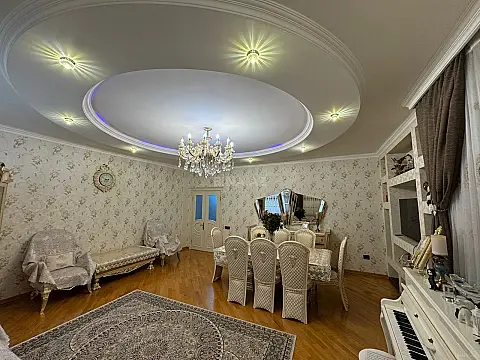 Satılır 3 otaqlı mənzil 145 m²