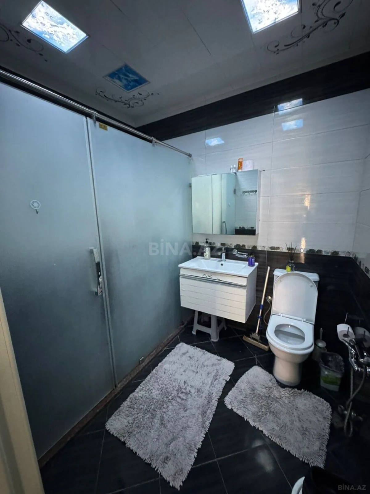 Satılır 3 otaqlı mənzil 145 m²