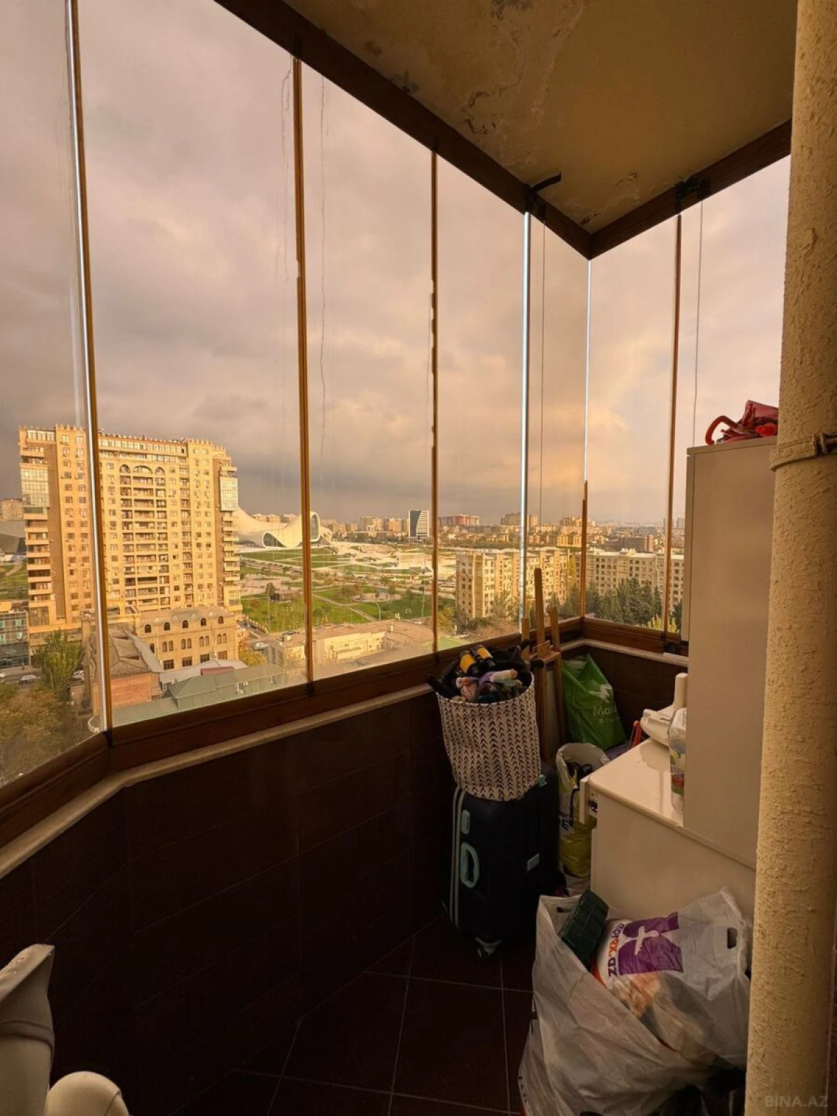 Satılır 3 otaqlı mənzil 145 m²