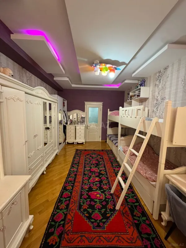 Satılır 3 otaqlı mənzil 145 m²