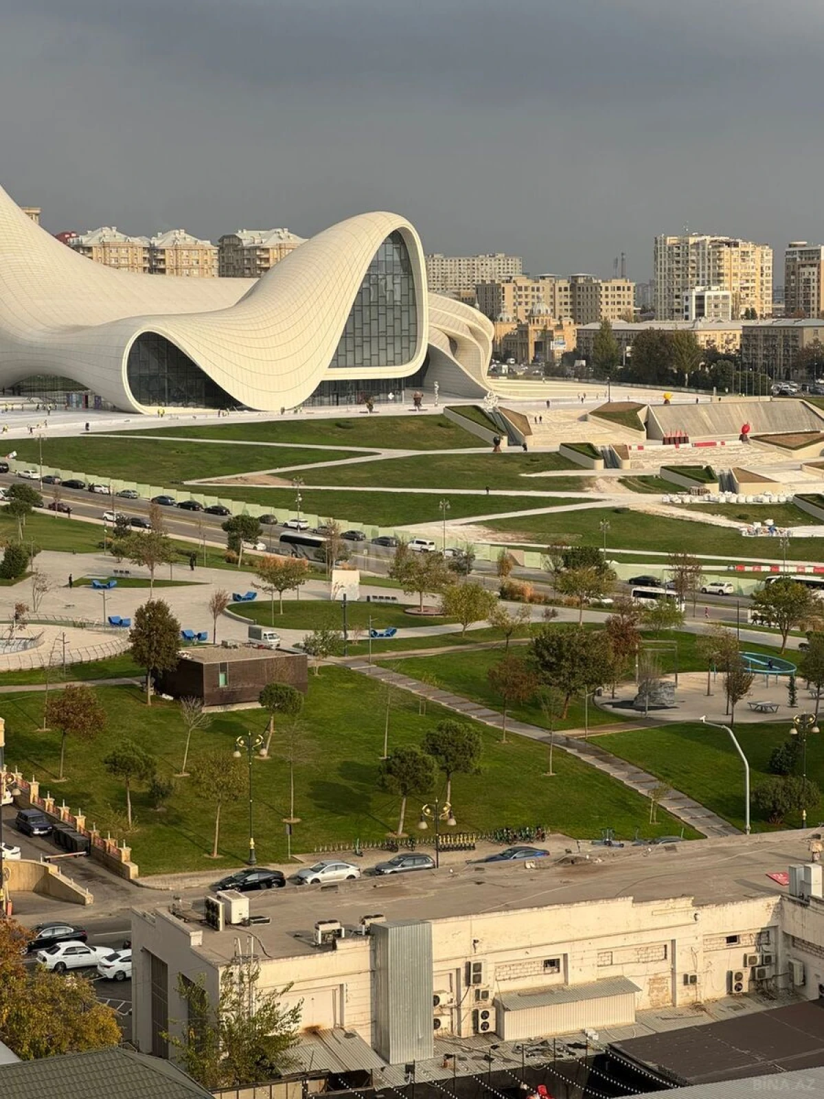 Satılır 3 otaqlı mənzil 145 m²