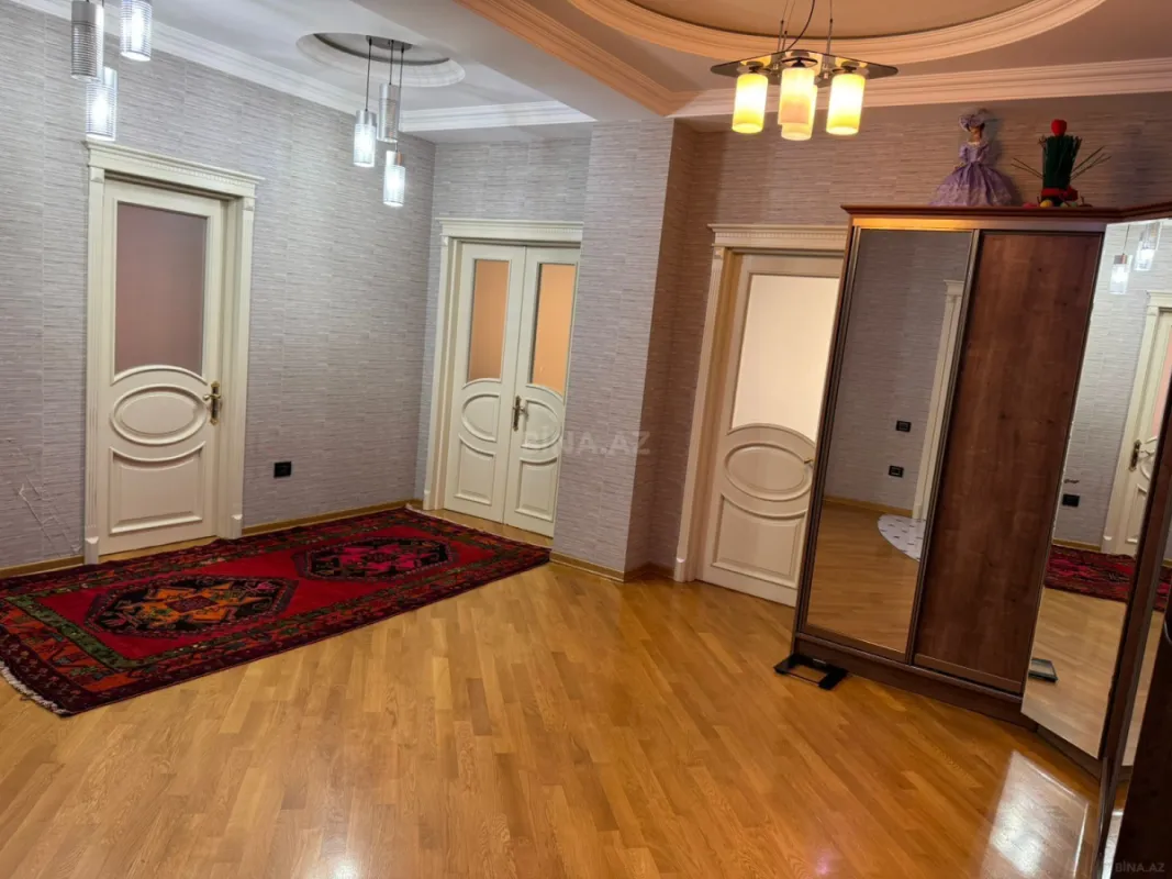 Satılır 3 otaqlı mənzil 145 m²