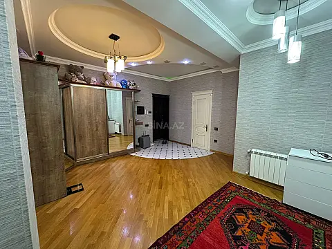 Satılır 3 otaqlı mənzil 145 m²