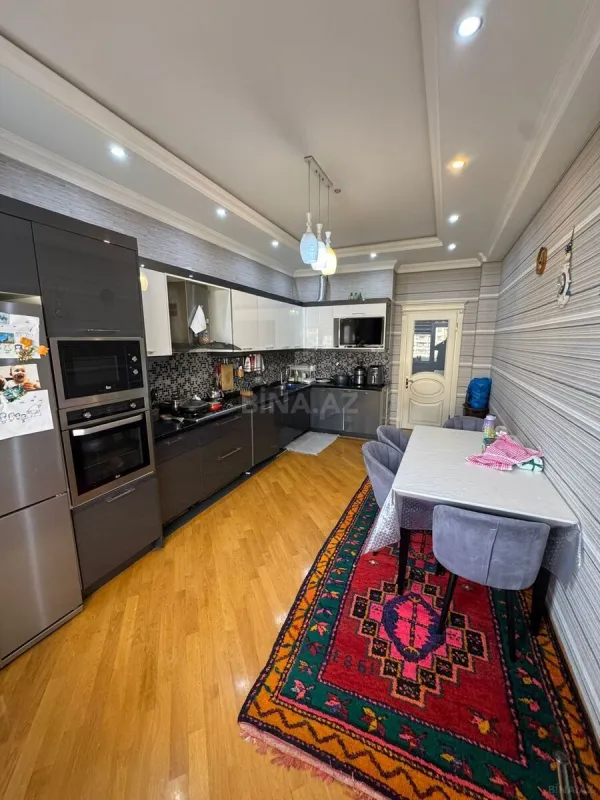 Satılır 3 otaqlı mənzil 145 m²