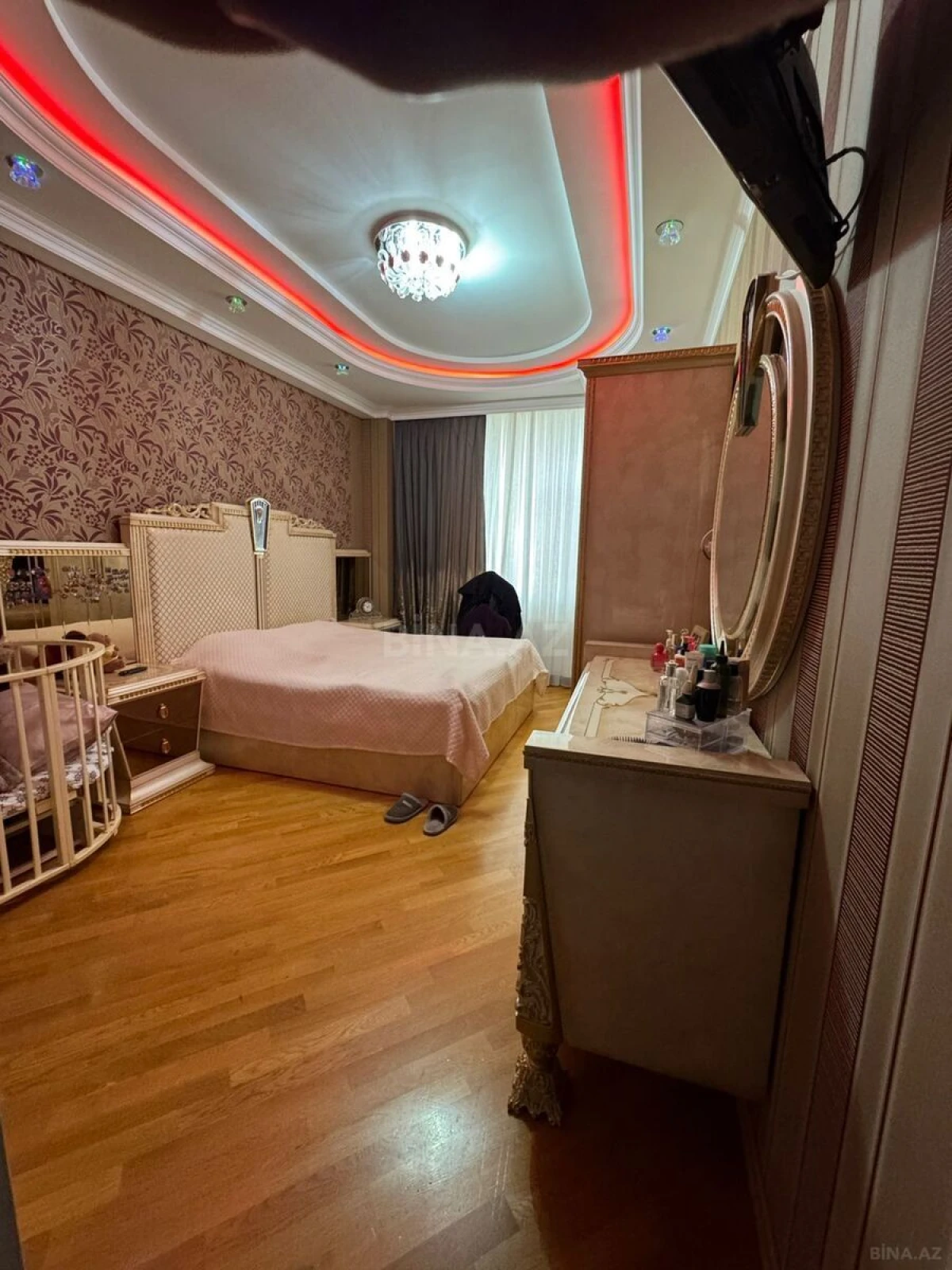 Satılır 3 otaqlı mənzil 145 m²