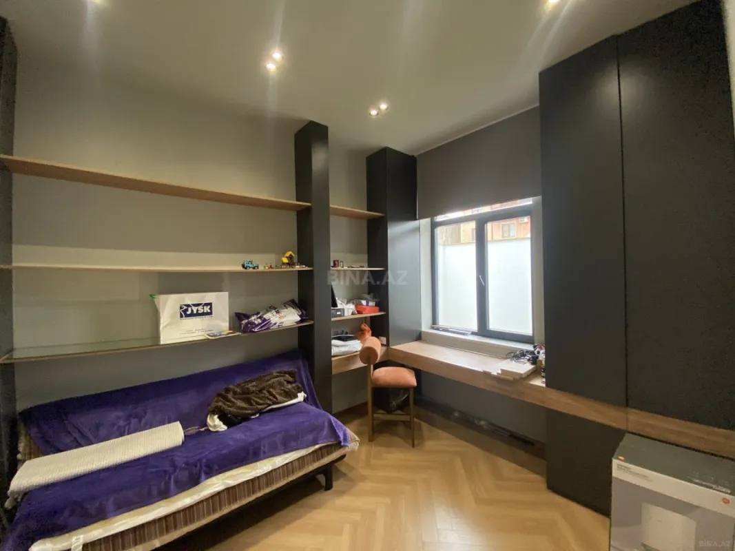Satılır 5 otaqlı həyət evi 240 m²