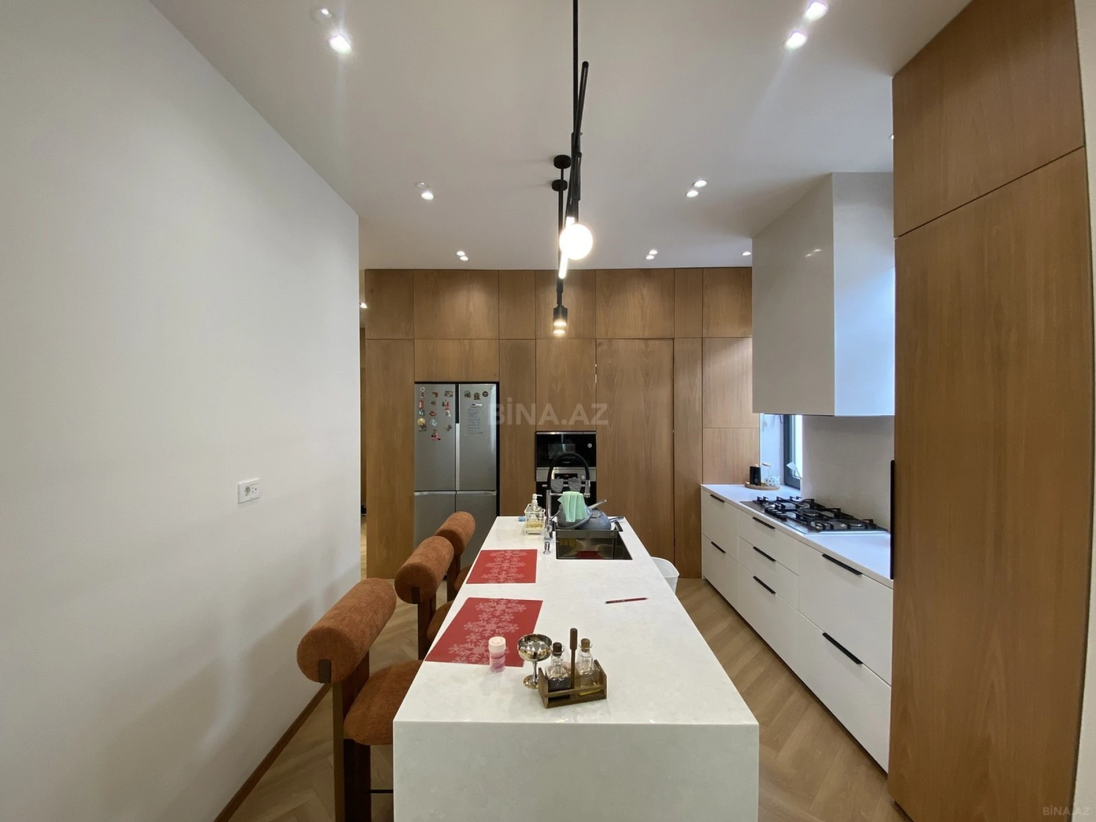 Satılır 5 otaqlı həyət evi 240 m²